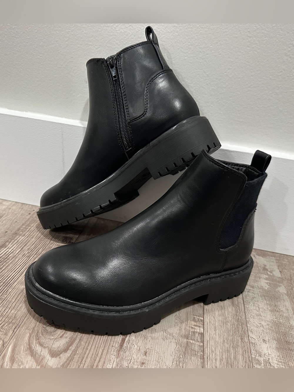 Women's Black Chelsea Boot
